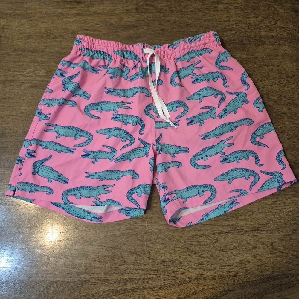 Chubbies Men's Lg Classic 5.5" Swim Trunks in "The Glades" Alligator Pattern
